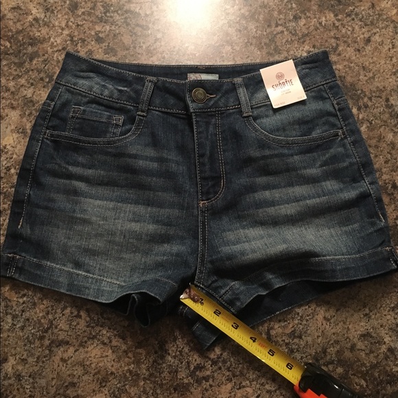 SO Denim Shorts Junior Size 5 NWT’s 2.5” Inseam. - Picture 5 of 7